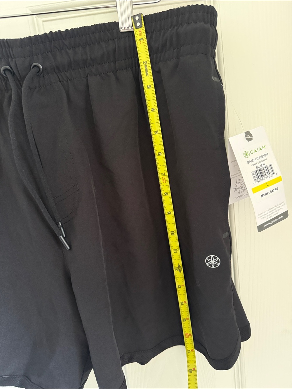 Men’s GAIAM Black Lunge 5” running shorts - Picture 12 of 13